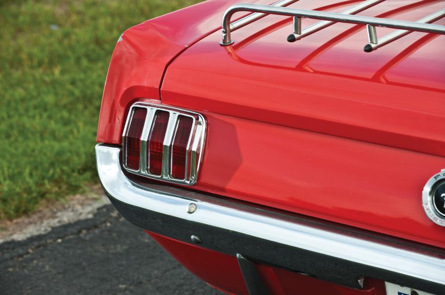 Детали экстерьера Ford Mustang Convertible 1965 года  (фото 23 из 76)
